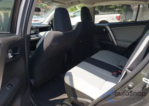 2018 Toyota Rav4 Xle z USA, uszkodzony, nr VIN JTMRFREV8JJ235515